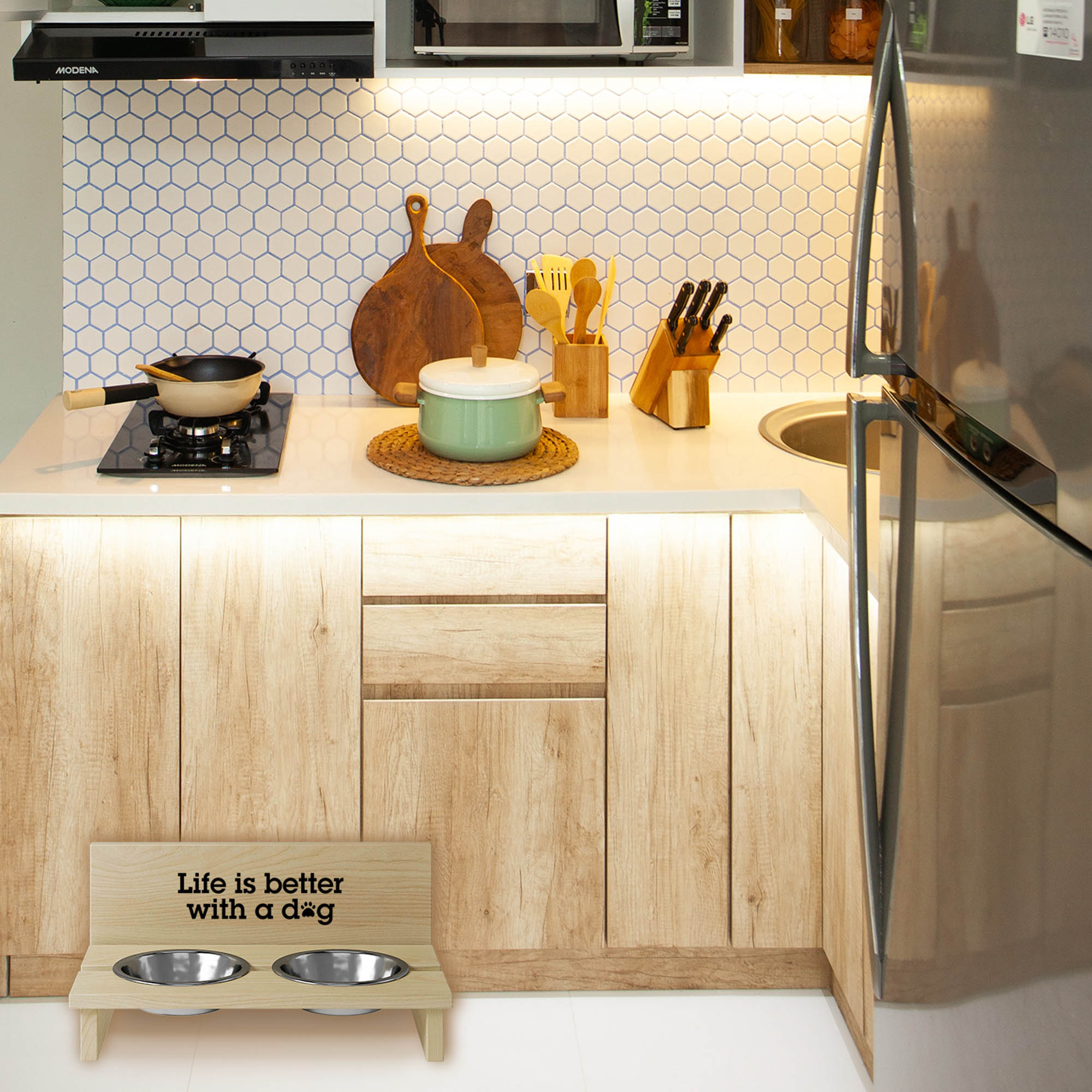 Stojak na miskę dla psa Life is Better with a Dog3